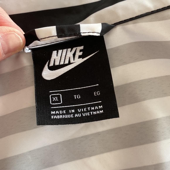 ❤️ NIKE - Ladies Windbreaker ❤️ - Picture 10 of 14